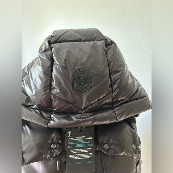 Mackage Madalyn Lustrous Down V Jacket Black - Picture 11 of 14